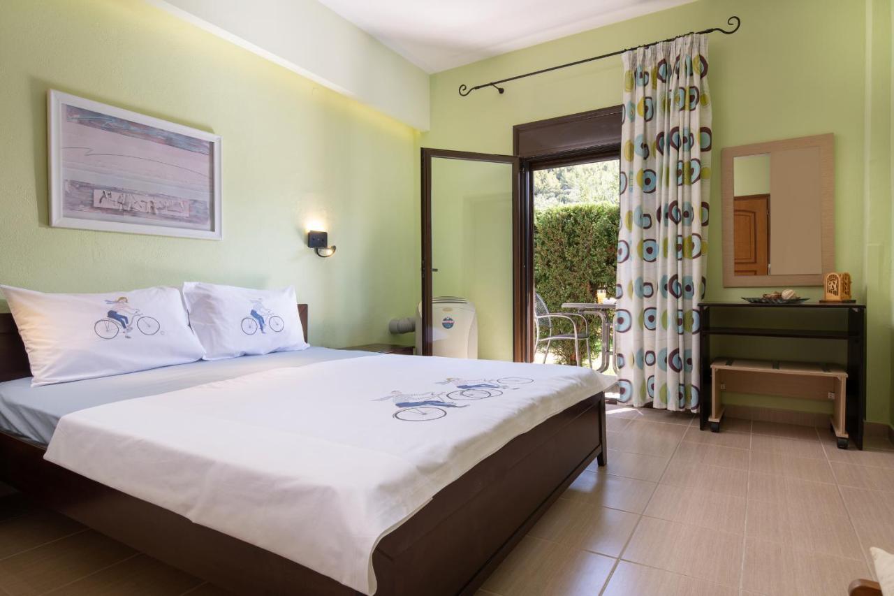 Niriides Hotel Porto Koufo Exterior photo