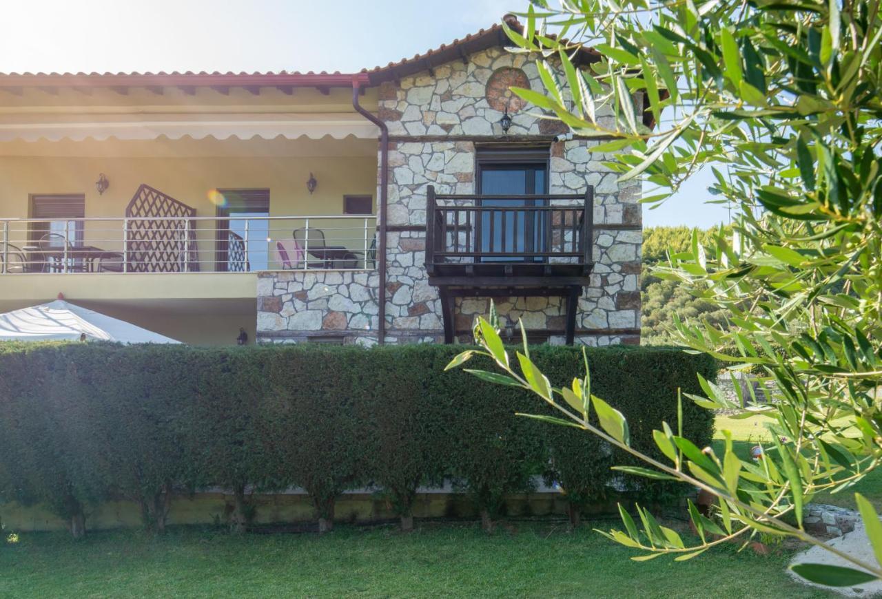 Niriides Hotel Porto Koufo Exterior photo
